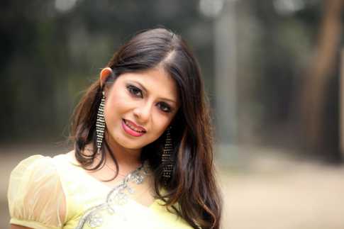 সংরক্ষিত আসনে মনোনয়নপত্র কিনলেন চিত্রনায়িকা রত্না
